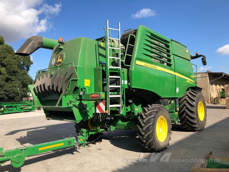 John Deere T550 - حصادة موحَّدة: صورة 4 John Deere T550 - حصادة موحَّدة: صورة 4