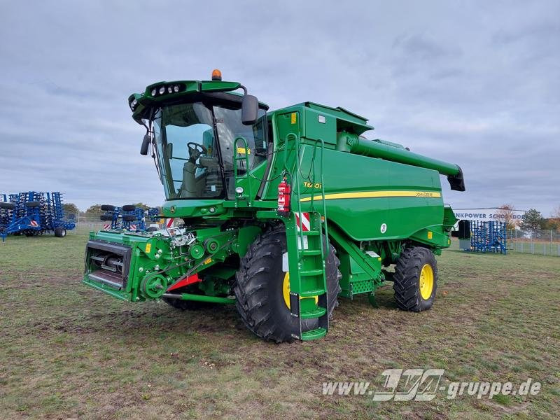 John Deere T660i - حصادة موحَّدة: صورة 1 John Deere T660i - حصادة موحَّدة: صورة 1