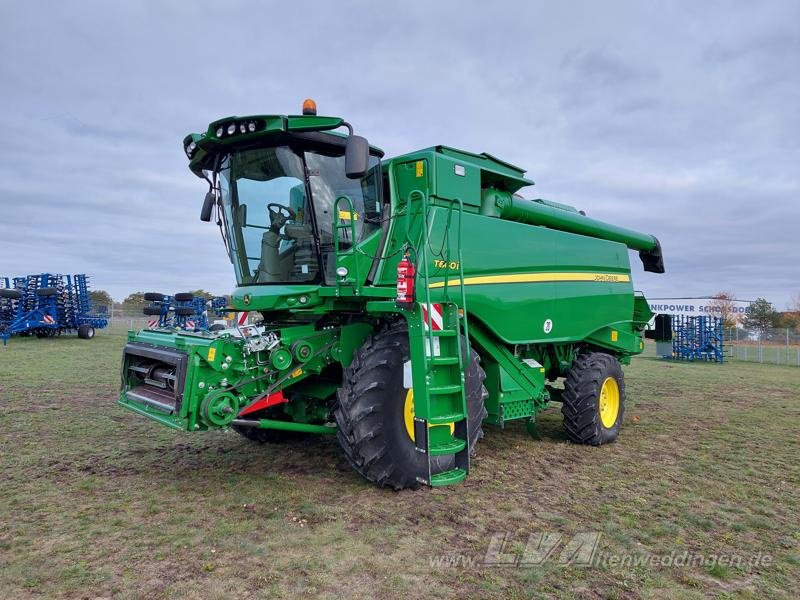 John Deere T660i - حصادة موحَّدة: صورة 1 John Deere T660i - حصادة موحَّدة: صورة 1