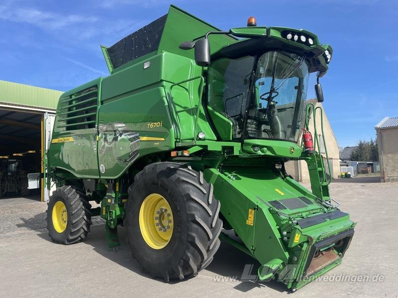 John Deere T670 i - حصادة موحَّدة: صورة 1 John Deere T670 i - حصادة موحَّدة: صورة 1
