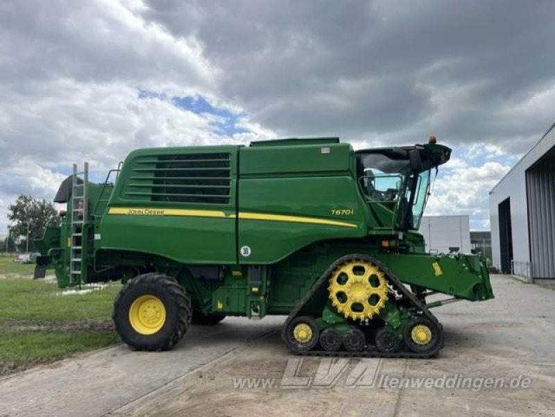 John Deere T670 - حصادة موحَّدة: صورة 2 John Deere T670 - حصادة موحَّدة: صورة 2