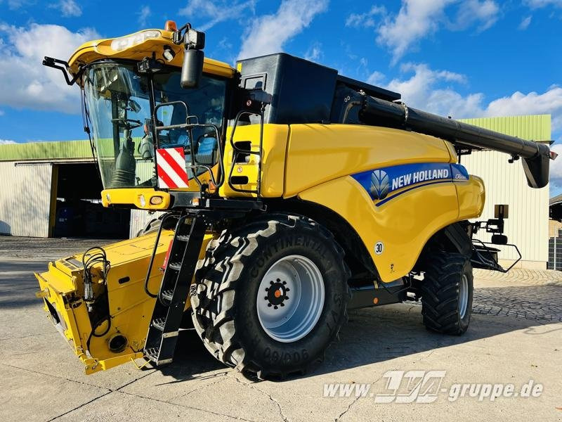 New Holland CR8080 - حصادة موحَّدة: صورة 1 New Holland CR8080 - حصادة موحَّدة: صورة 1