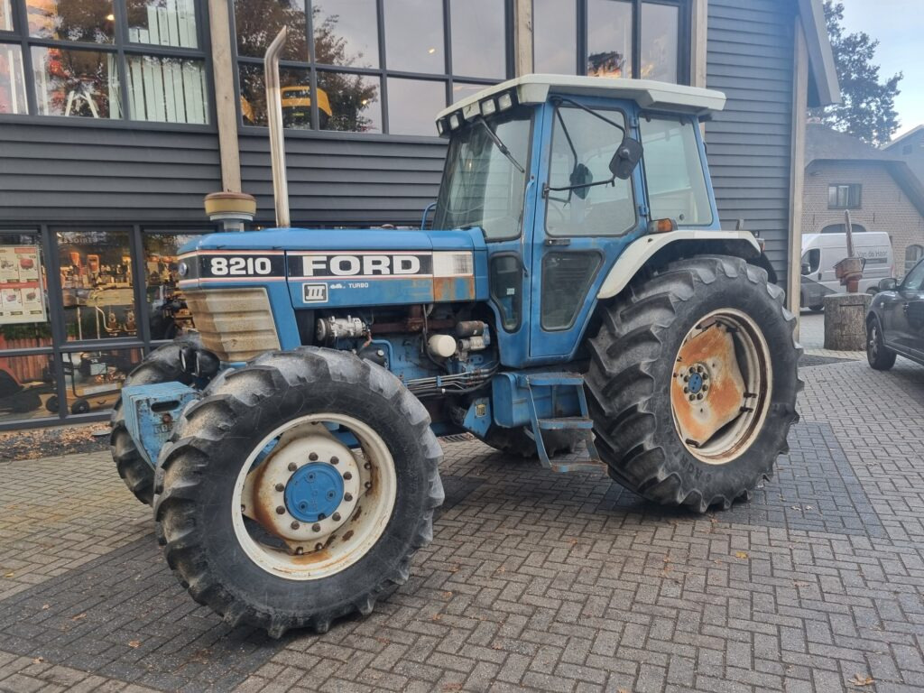FORD 8210 - جرار: صورة 2 FORD 8210 - جرار: صورة 2
