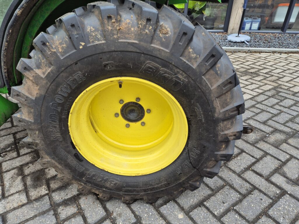 JOHN DEERE 2520 - جرار صغير: صورة 5 JOHN DEERE 2520 - جرار صغير: صورة 5