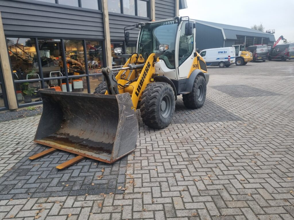 اللودر بعجل LIEBHERR L506C: صورة 9