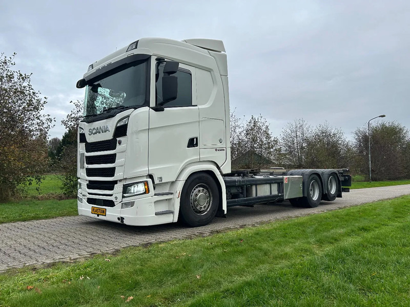 Scania 590S V8 NGS | 6x2 NB | FULL AIR | 10 WHEEL BOUGY - شاحنات الحاويات / جسم علوي قابل للتغيير شاحنة: صورة 1 Scania 590S V8 NGS | 6x2 NB | FULL AIR | 10 WHEEL BOUGY - شاحنات الحاويات / جسم علوي قابل للتغيير شاحنة: صورة 1