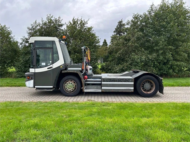 Terberg DT 183 | DISTRIBUTION TERMINAL | 8949 HOURS !!!! | LOW STEPS - جرار المحطة: صورة 3 Terberg DT 183 | DISTRIBUTION TERMINAL | 8949 HOURS !!!! | LOW STEPS - جرار المحطة: صورة 3