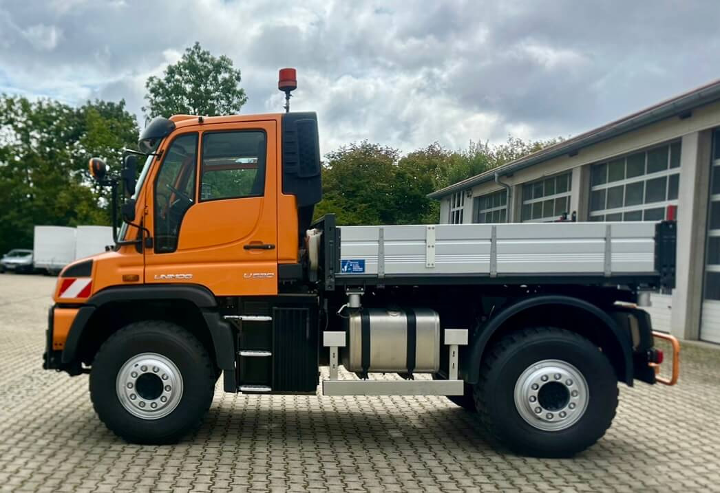 Unimog 530 - U530 405 44301 Mercedes Benz 405 - آلية المنفعة/ مركبة خاصة: صورة 2 Unimog 530 - U530 405 44301 Mercedes Benz 405 - آلية المنفعة/ مركبة خاصة: صورة 2