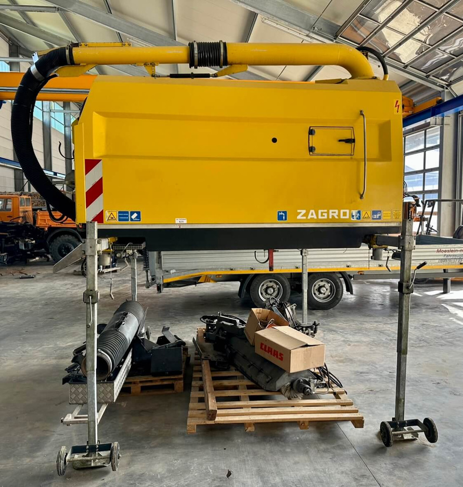 Unimog Aufbaukehrmaschine Trilety SK-370 - سياره كنس شوارع: صورة 3 Unimog Aufbaukehrmaschine Trilety SK-370 - سياره كنس شوارع: صورة 3