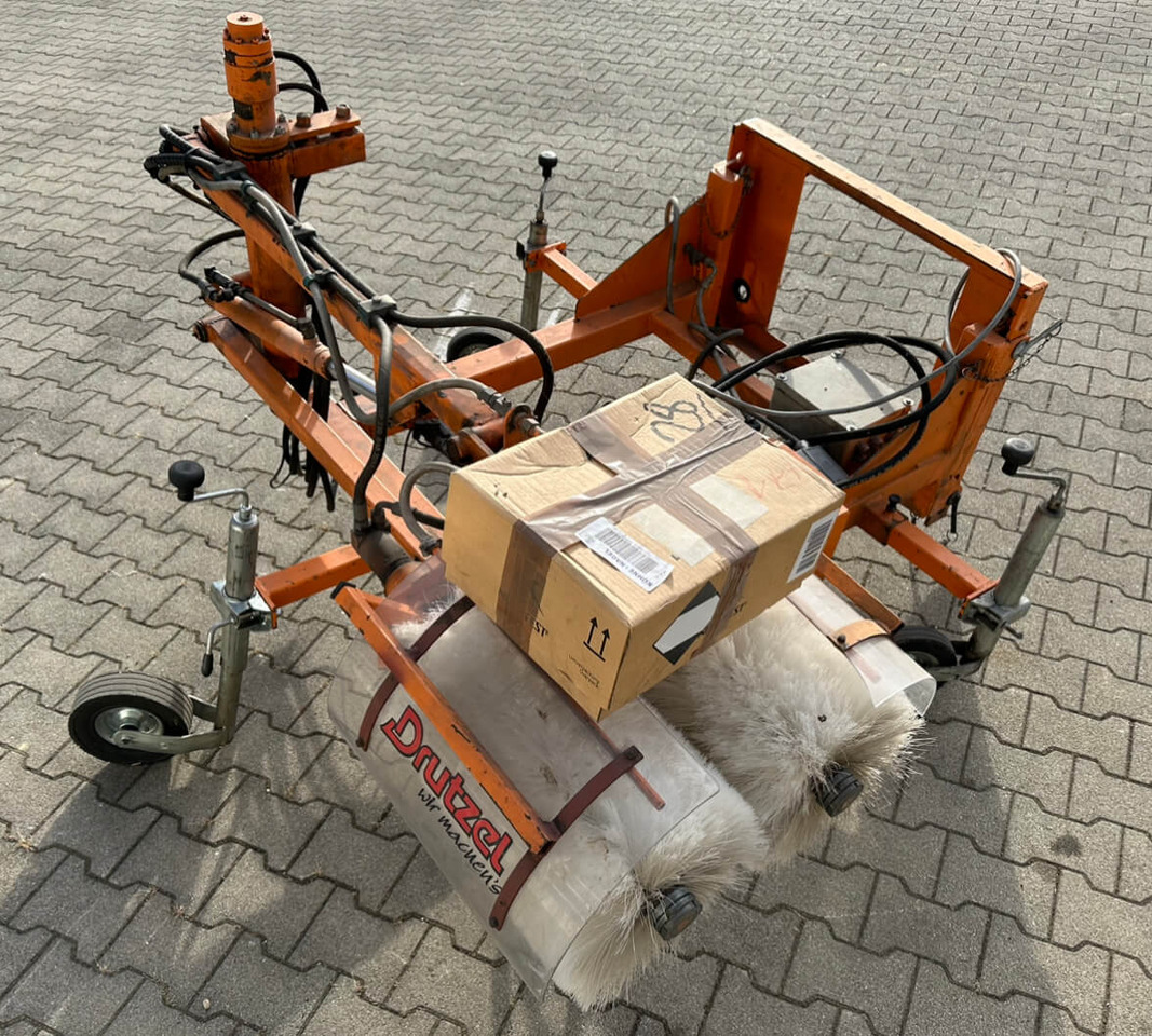 Unimog Leitpfostenwaschgerät Drutzel LWG-U-300 - مكنسة: صورة 3 Unimog Leitpfostenwaschgerät Drutzel LWG-U-300 - مكنسة: صورة 3