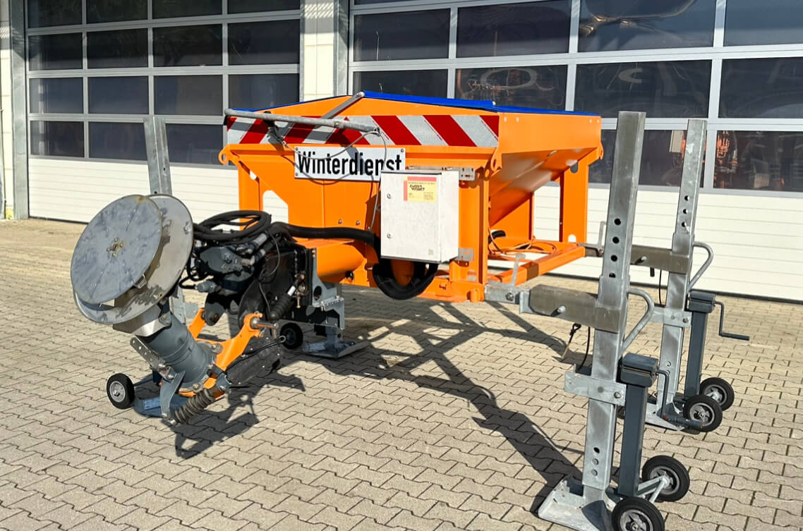 Unimog Salzstreuer KüpperWeisser IMSSN J15012 H - مفرشة الرمل/ الملح: صورة 1 Unimog Salzstreuer KüpperWeisser IMSSN J15012 H - مفرشة الرمل/ الملح: صورة 1