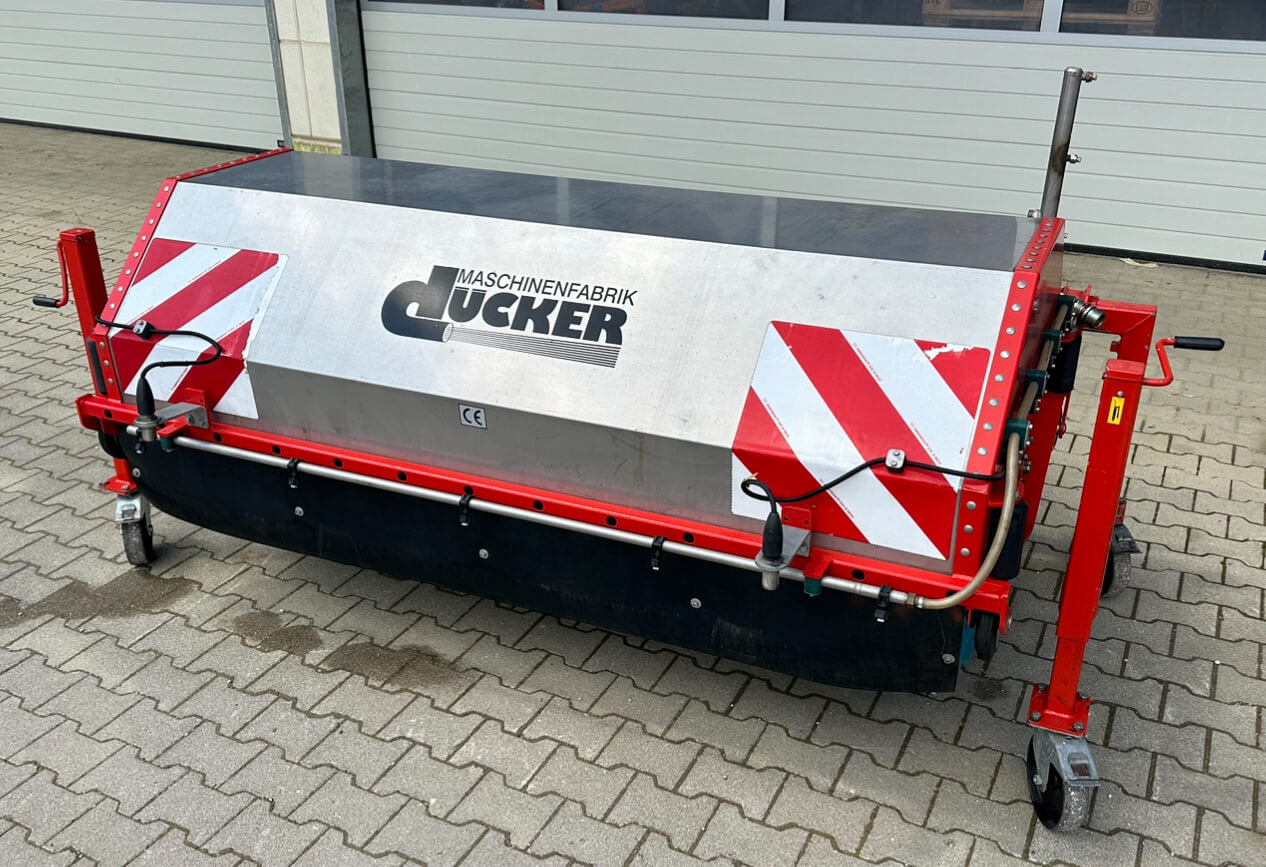 Unimog Tunnelwaschbürste Dücker TWA21 - مكنسة: صورة 3 Unimog Tunnelwaschbürste Dücker TWA21 - مكنسة: صورة 3