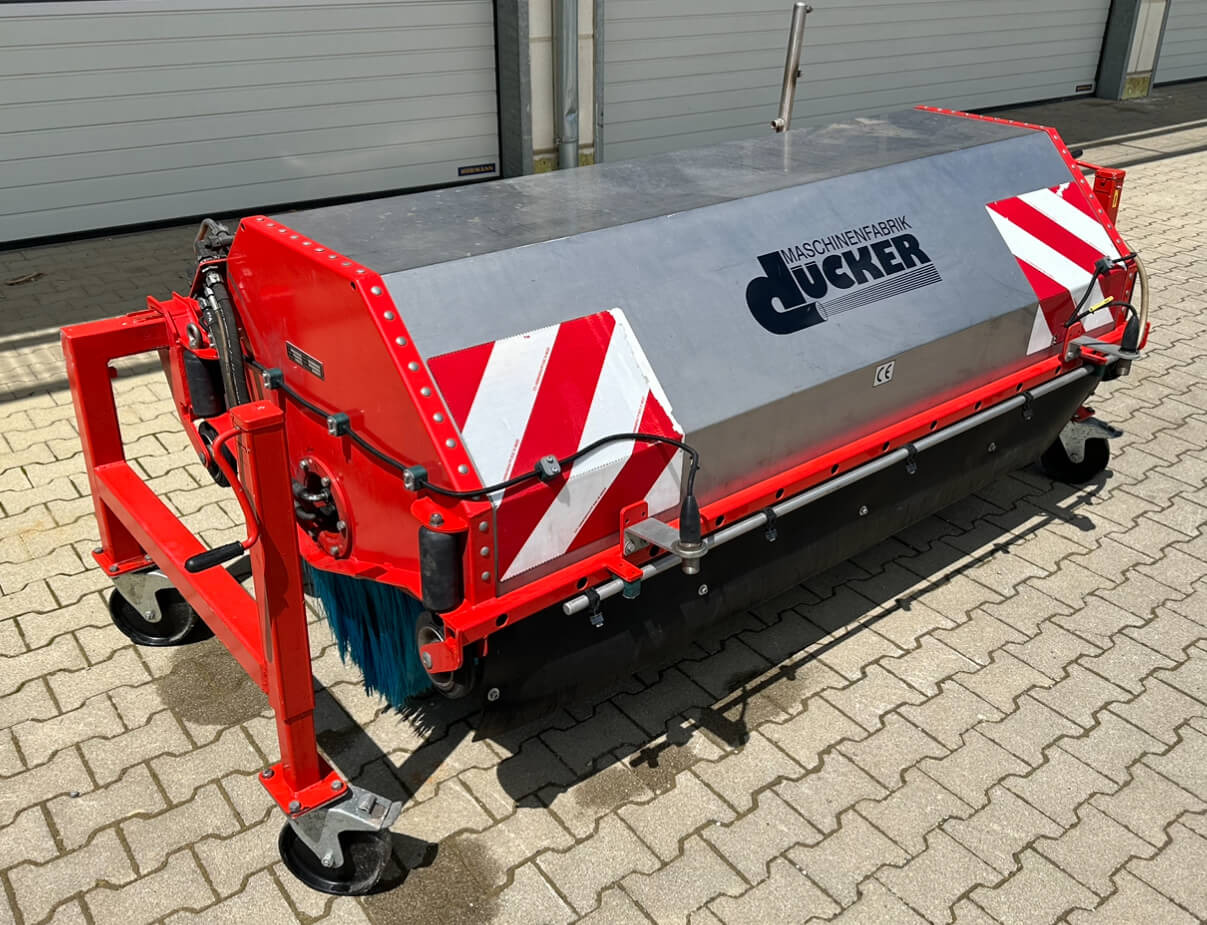 Unimog Tunnelwaschbürste Dücker TWA21 - مكنسة: صورة 1 Unimog Tunnelwaschbürste Dücker TWA21 - مكنسة: صورة 1
