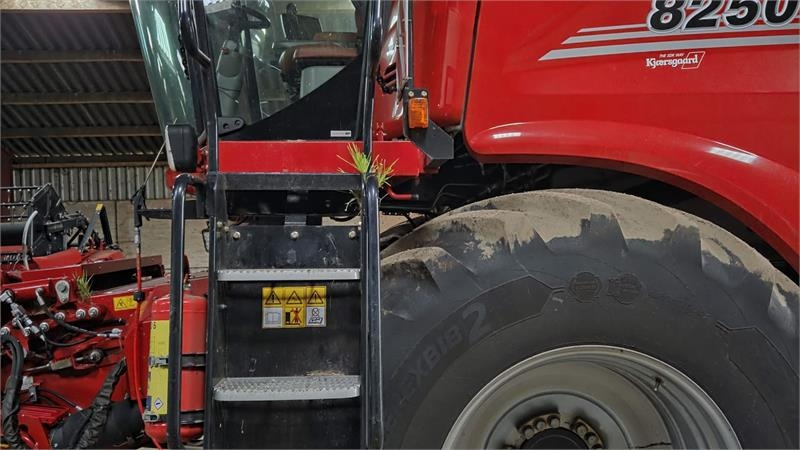 Case IH 8250 Axial-Flow med 35fod Varicut skærebord. Dansk - حصادة موحَّدة: صورة 2 Case IH 8250 Axial-Flow med 35fod Varicut skærebord. Dansk - حصادة موحَّدة: صورة 2