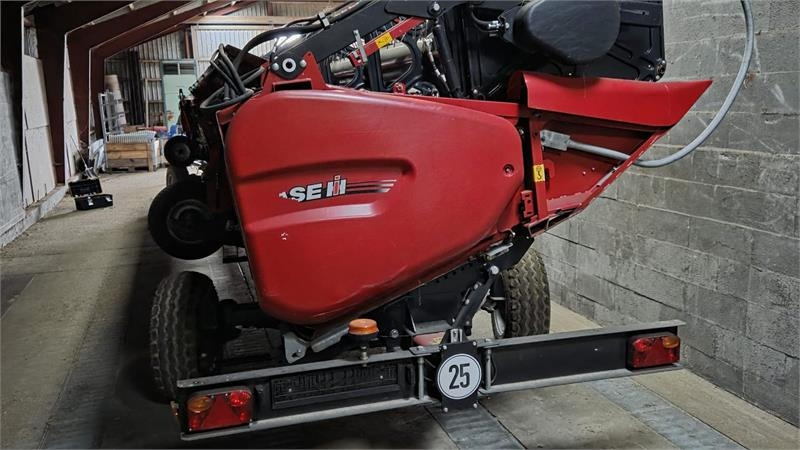 Case IH 8250 Axial-Flow med 35fod Varicut skærebord. Dansk - حصادة موحَّدة: صورة 4 Case IH 8250 Axial-Flow med 35fod Varicut skærebord. Dansk - حصادة موحَّدة: صورة 4
