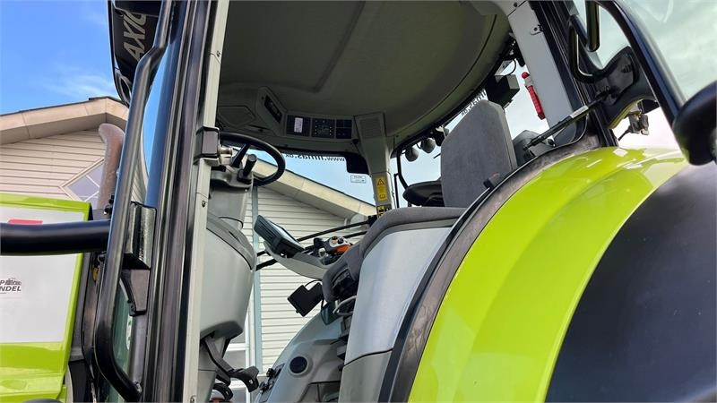 Claas Axion 930 CMatic Med næsten nye dæk, frontlift og - جرار: صورة 4 Claas Axion 930 CMatic Med næsten nye dæk, frontlift og - جرار: صورة 4