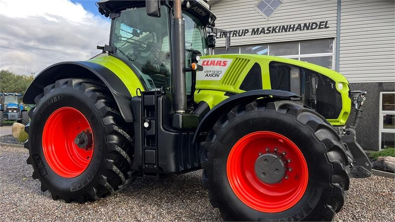 Claas Axion 930 CMatic Med næsten nye dæk, frontlift og - جرار: صورة 3 Claas Axion 930 CMatic Med næsten nye dæk, frontlift og - جرار: صورة 3