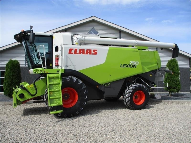Claas LEXION 750 Gårdmaskine med kun 1480timer og V900 s - حصادة موحَّدة: صورة 1 Claas LEXION 750 Gårdmaskine med kun 1480timer og V900 s - حصادة موحَّدة: صورة 1