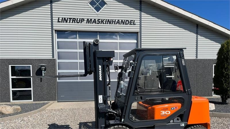 رافعة شوكية ديزل Doosan D30 G med kabine og KUN 57 TIMER FRA NY, MED TIME: صورة 24