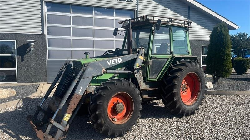 Fendt 308 LS Farmer Turbomatik med frontlæsser og skovin - جرار: صورة 2 Fendt 308 LS Farmer Turbomatik med frontlæsser og skovin - جرار: صورة 2