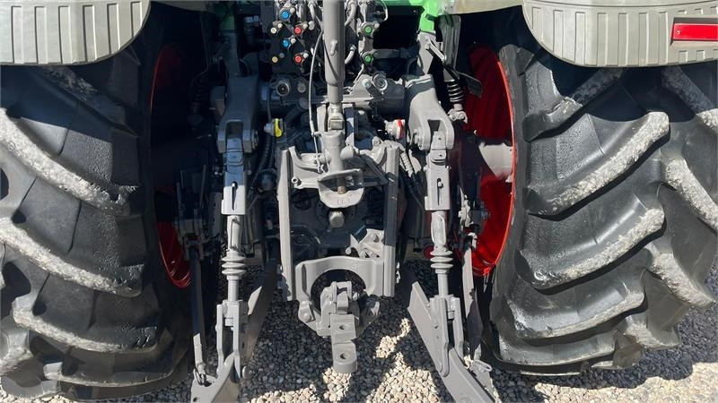 Fendt 828 Profi model. Meget flot traktor med nye fordæ - جرار: صورة 2 Fendt 828 Profi model. Meget flot traktor med nye fordæ - جرار: صورة 2