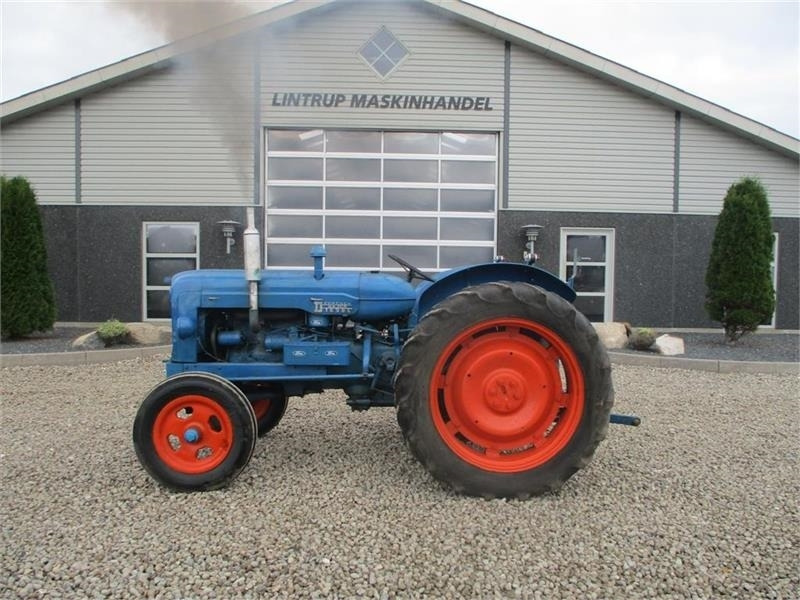 Fordson Major Diesel traktor - جرار: صورة 1 Fordson Major Diesel traktor - جرار: صورة 1