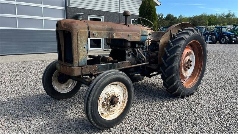 Fordson Major Motoren mangler, men mange god dele. - جرار: صورة 3 Fordson Major Motoren mangler, men mange god dele. - جرار: صورة 3