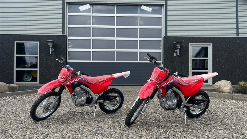 Honda CRF 125 F DEMO. Rigtig crosser med gear og kobling - مركبة لجميع التضاريس: صورة 1 Honda CRF 125 F DEMO. Rigtig crosser med gear og kobling - مركبة لجميع التضاريس: صورة 1
