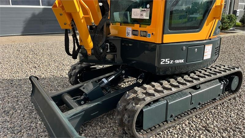 Hyundai R25Z-9AK Robex med Tilt-Mann tilt skifte samt Engc - حفارة مُصَّغرة: صورة 3 Hyundai R25Z-9AK Robex med Tilt-Mann tilt skifte samt Engc - حفارة مُصَّغرة: صورة 3