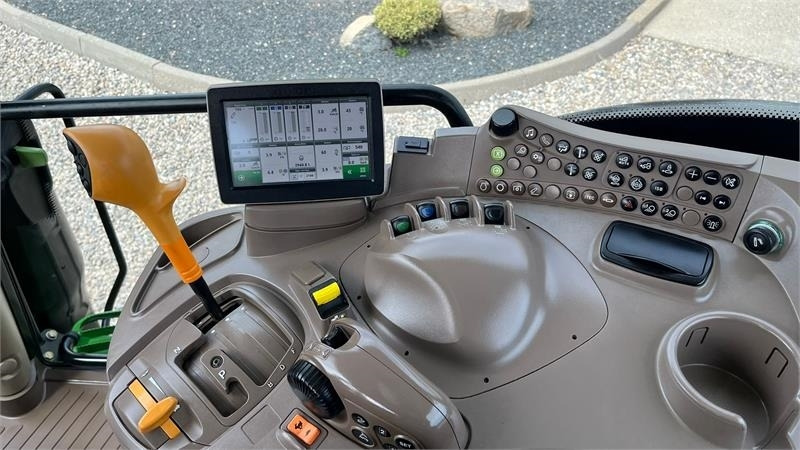 جرار John Deere 6135R Krybegear, frontlift, TLS Affjedret foraksel: صورة 7
