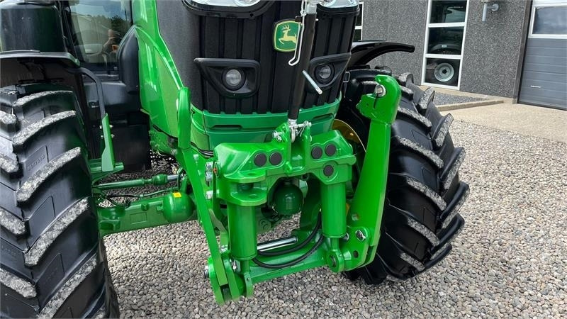 جرار John Deere 6135R Krybegear, frontlift, TLS Affjedret foraksel: صورة 18