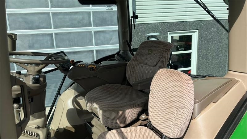 جرار John Deere 6175R Med frontlift og frontPTO samt luft anlæg: صورة 6