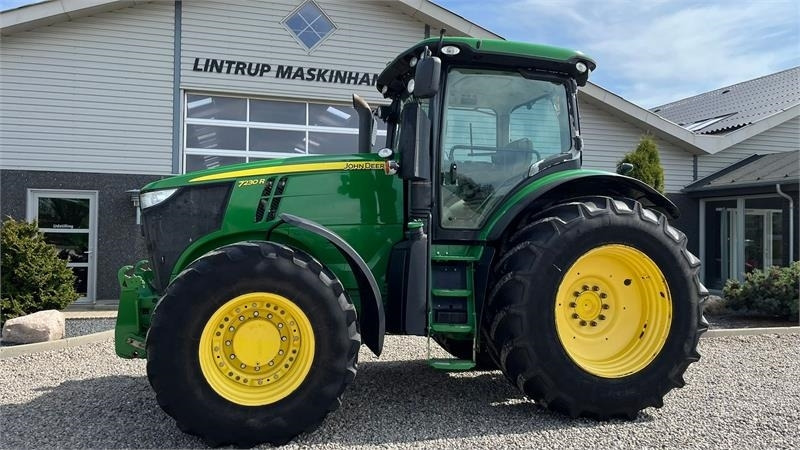 John Deere 7230R Med frontlift. Stor stærk traktor til små pe - جرار: صورة 1 John Deere 7230R Med frontlift. Stor stærk traktor til små pe - جرار: صورة 1