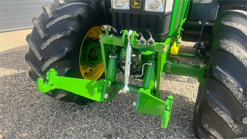 John Deere 7710 8.1L motor, store hjul og frontlift. En ejere - جرار: صورة 4 John Deere 7710 8.1L motor, store hjul og frontlift. En ejere - جرار: صورة 4
