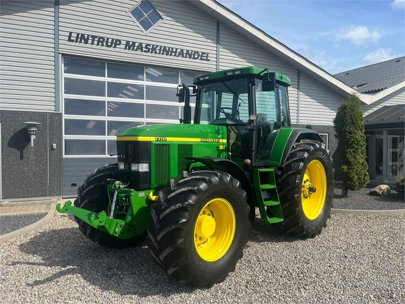 John Deere 7710 8.1L motor, store hjul og frontlift. En ejere - جرار: صورة 2 John Deere 7710 8.1L motor, store hjul og frontlift. En ejere - جرار: صورة 2