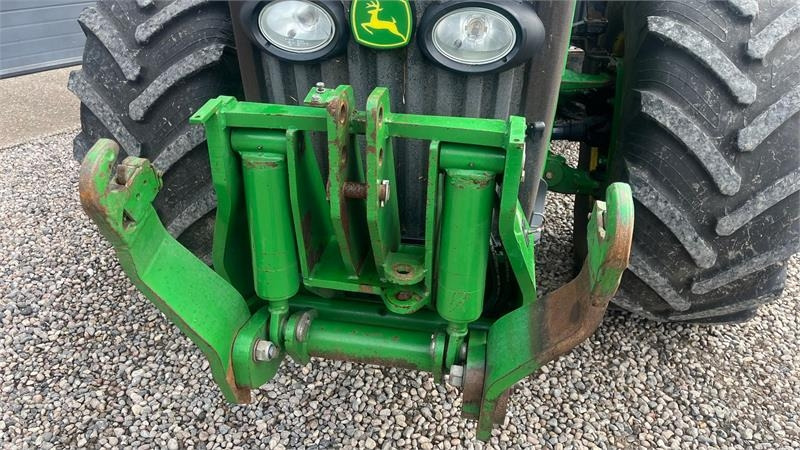 John Deere 8230 Med frontlift - جرار: صورة 4 John Deere 8230 Med frontlift - جرار: صورة 4