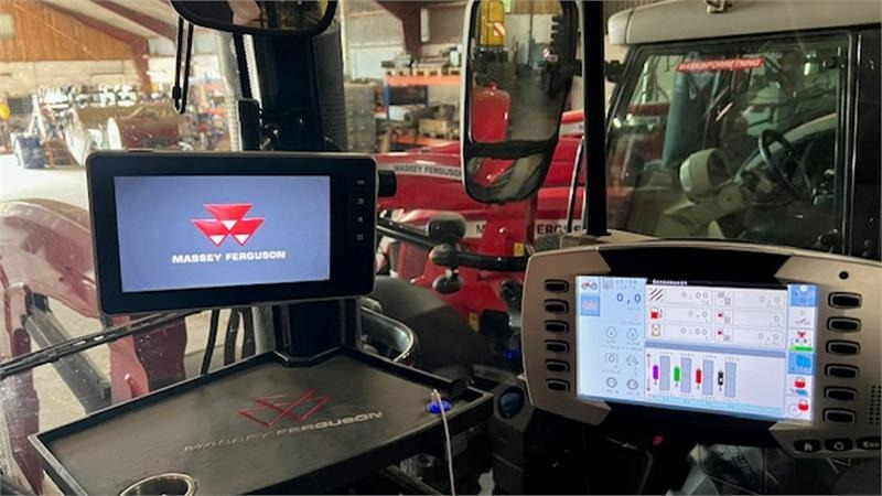 جرار Massey Ferguson 7726 S DynaVT Med front læsser. Læsser er meget li: صورة 7