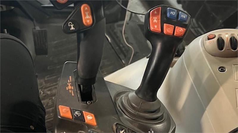 جرار Massey Ferguson 7726 S DynaVT Med front læsser. Læsser er meget li: صورة 8