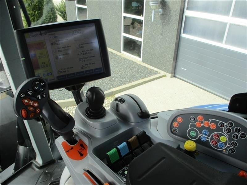 New Holland T7.230 AutoCommand, meget velholdt traktor - جرار: صورة 4 New Holland T7.230 AutoCommand, meget velholdt traktor - جرار: صورة 4