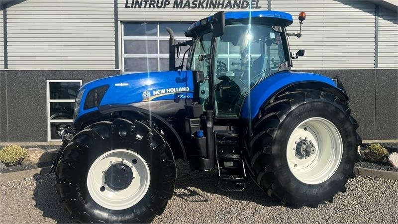New Holland T7.270 AutoCommand med frontlift - جرار: صورة 1 New Holland T7.270 AutoCommand med frontlift - جرار: صورة 1