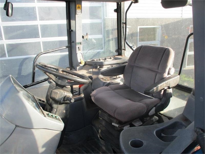 New Holland TS115 SLE - جرار: صورة 2 New Holland TS115 SLE - جرار: صورة 2