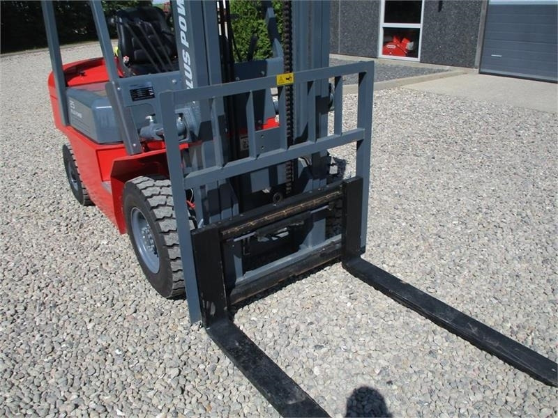 PlusPower 25 2500kg truck, med hydraulisk sideskif - رافعة شوكية ديزل: صورة 3 PlusPower 25 2500kg truck, med hydraulisk sideskif - رافعة شوكية ديزل: صورة 3