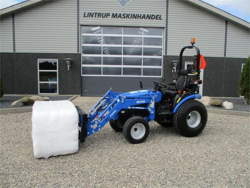 Solis 26 HST med fuldhydraulisk frontlæsser på - جرار صغير: صورة 1 Solis 26 HST med fuldhydraulisk frontlæsser på - جرار صغير: صورة 1