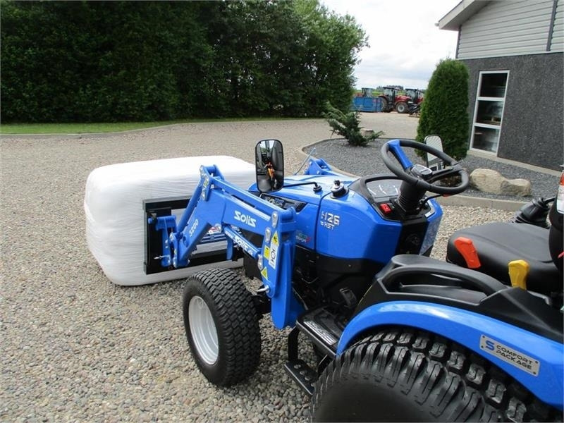 Solis 26 HST med fuldhydraulisk frontlæsser på - جرار صغير: صورة 2 Solis 26 HST med fuldhydraulisk frontlæsser på - جرار صغير: صورة 2