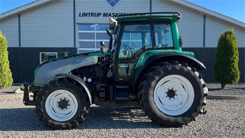 Valtra T130 med 3.5ton frontlift - جرار: صورة 1 Valtra T130 med 3.5ton frontlift - جرار: صورة 1