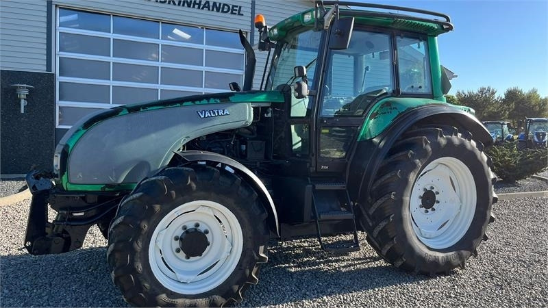 Valtra T130 med 3.5ton frontlift - جرار: صورة 2 Valtra T130 med 3.5ton frontlift - جرار: صورة 2