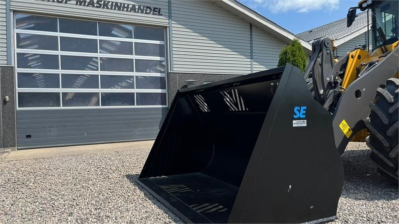 Volvo 4m3 skovl med Volvo beslag på. Den er 2.75m bred - اللودر بعجل: صورة 1 Volvo 4m3 skovl med Volvo beslag på. Den er 2.75m bred - اللودر بعجل: صورة 1