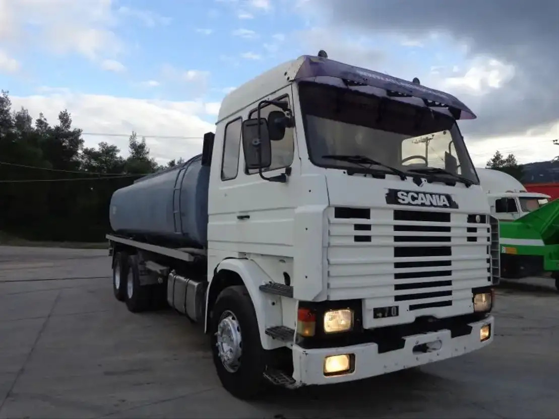 Scania R143-470 V8 Scania R143HL .470 6X2 Diesel/OIL Tank - شاحنة صهريج: صورة 1 Scania R143-470 V8 Scania R143HL .470 6X2 Diesel/OIL Tank - شاحنة صهريج: صورة 1