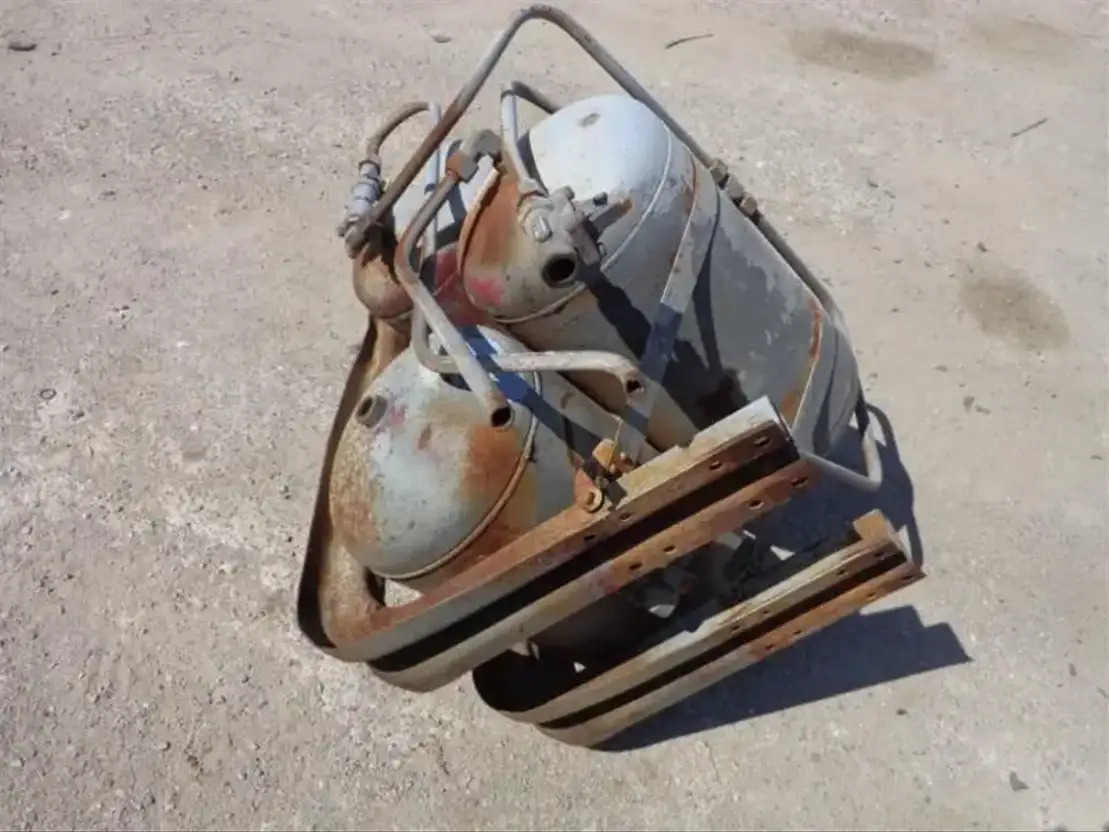 أجزاء الفرامل - شاحنة Volvo Airtanks From Volvo F88-F89: صورة 7