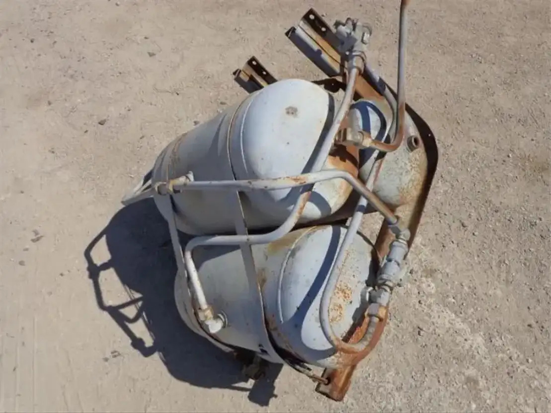 أجزاء الفرامل - شاحنة Volvo Airtanks From Volvo F88-F89: صورة 8